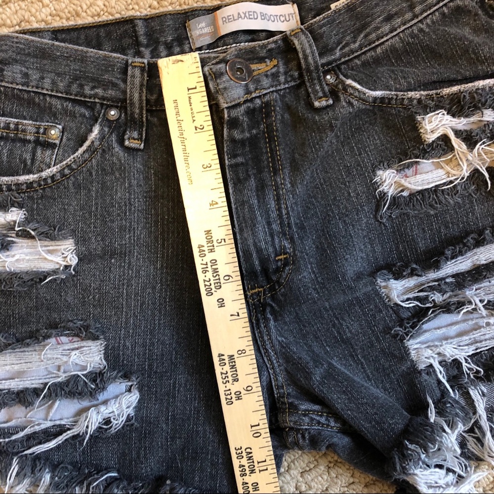 Levi Cut Offs ✨ - Picture 4 of 8